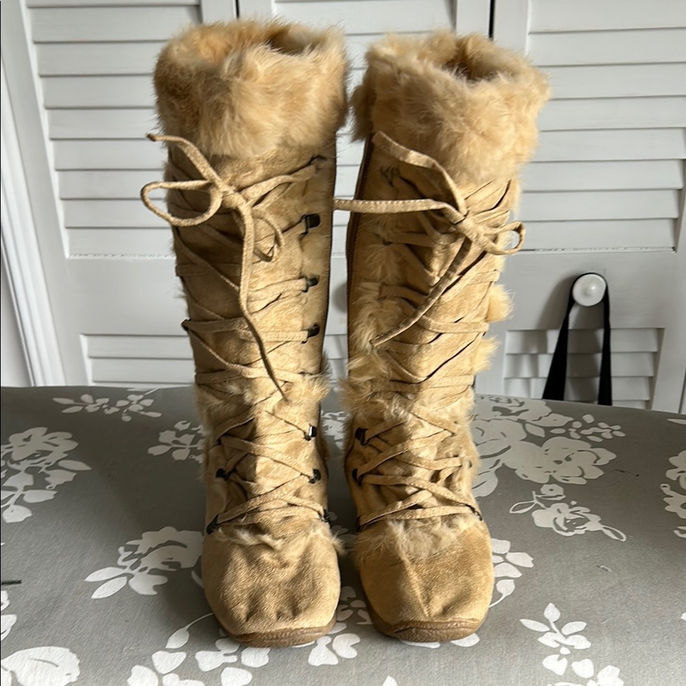 Tan Suede Lace Up Boots with Fur Lining
